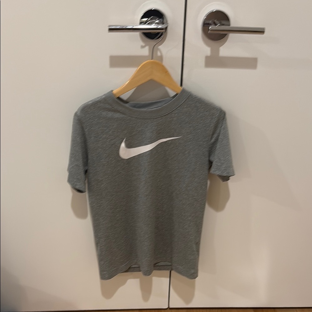 Nike Gray Short Sleeve Tee Casual Comfort